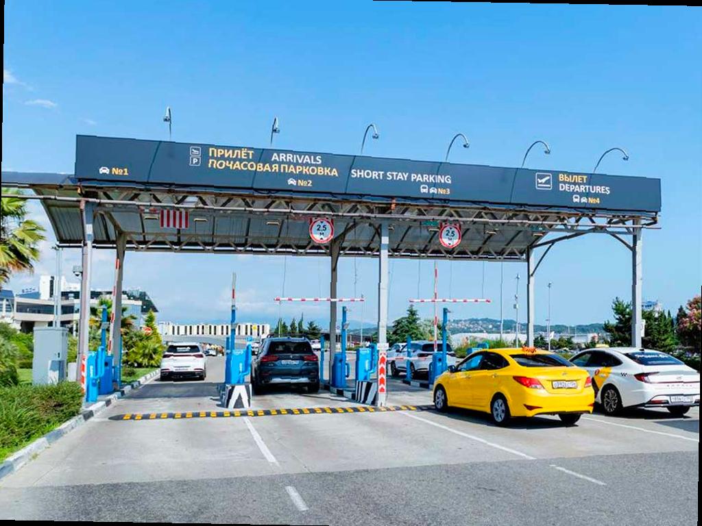 В аэропорту Сочи установлена новая парковочная система