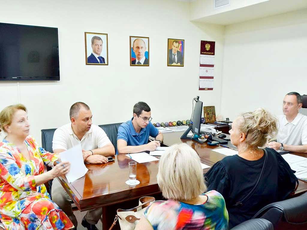Депутат ЗСК обсудит ремонт ливнёвок в центре Сочи