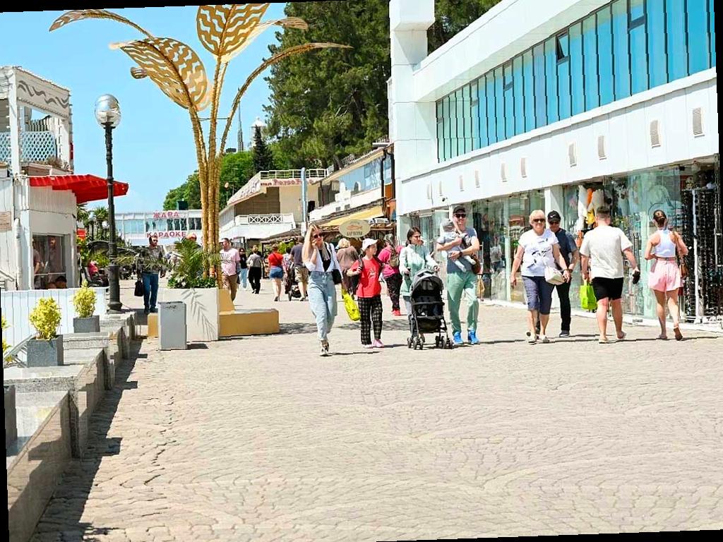Более 180 тысяч отдыхающих в Сочи в начале сентября