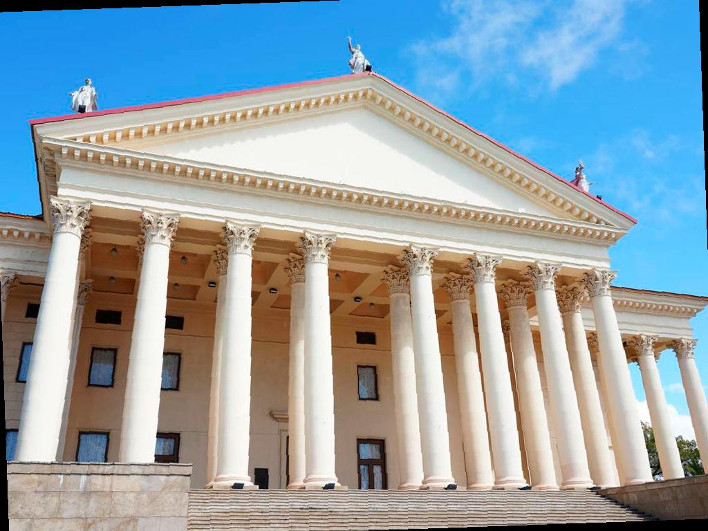 Более 50 крупных культурных событий ожидают жителей и гостей Сочи к концу года. Город претендует на звание «Культурной столицы России 2027» и активно развивает культурную жизнь.