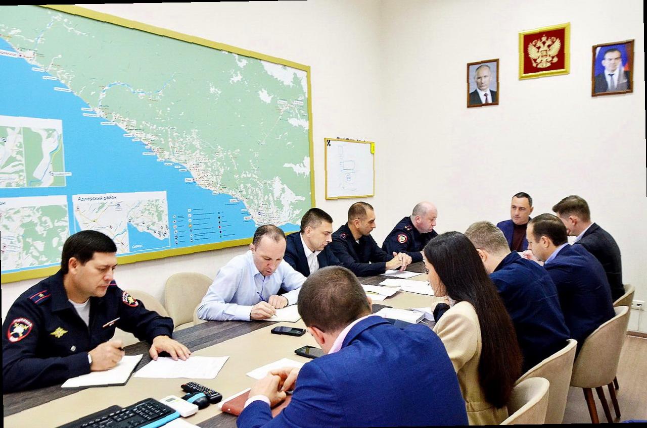 «Виктор Тепляков провел встречу по улучшению авторынка в Сочи»