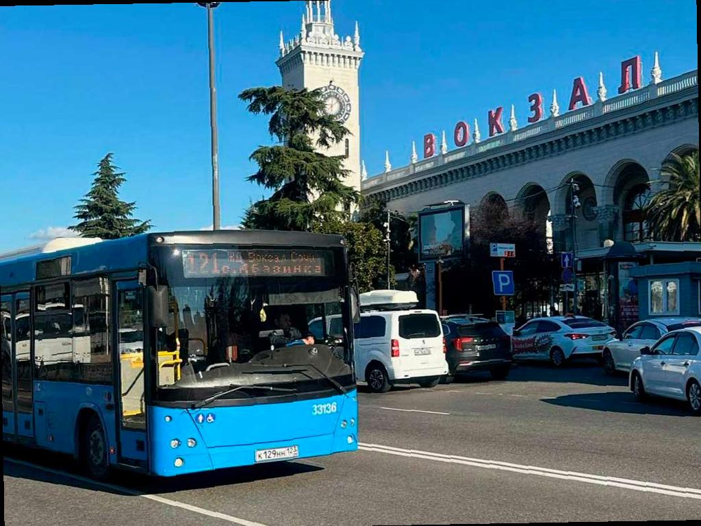 Почти полсотни автобусов в Сочи временно изменят маршруты