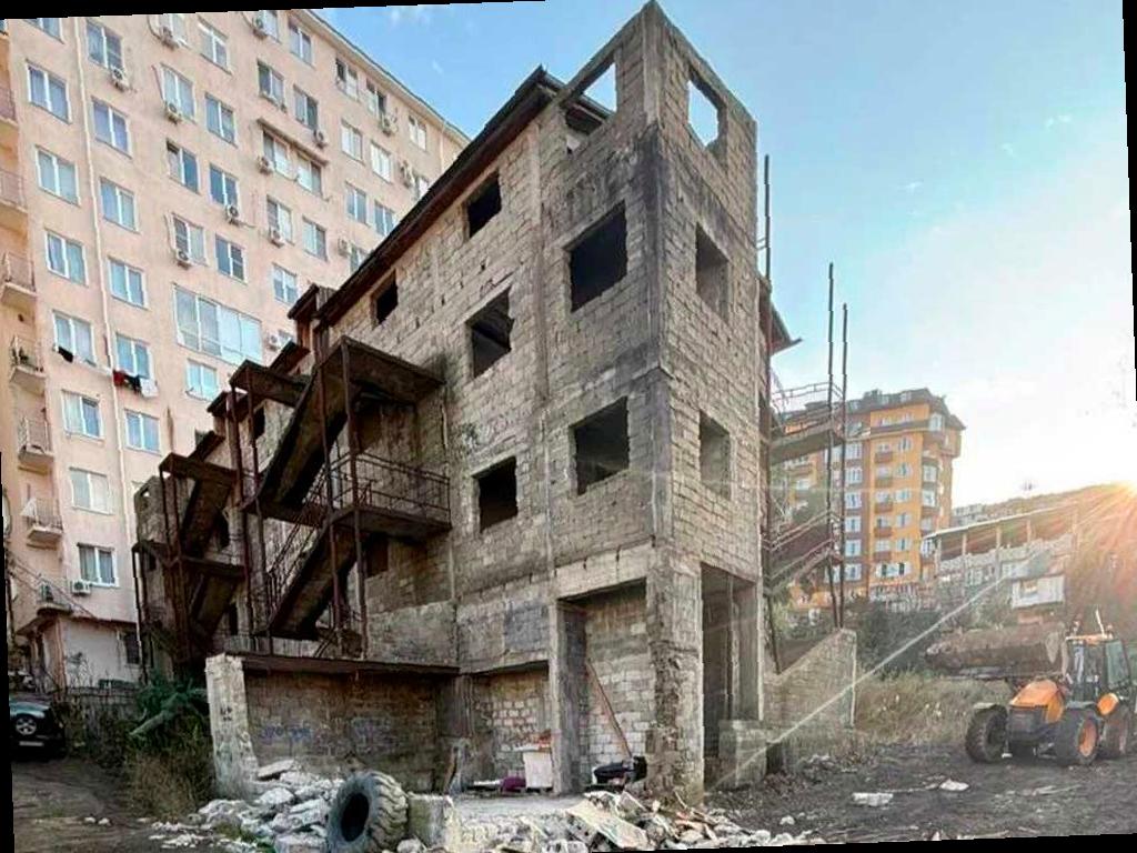В Сочи сносят три самостроя