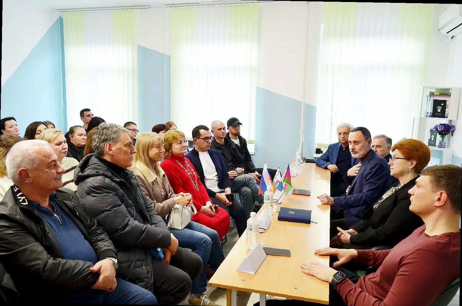 «Виктор Тепляков обсудил строительство новой школы в селе Пластунка»