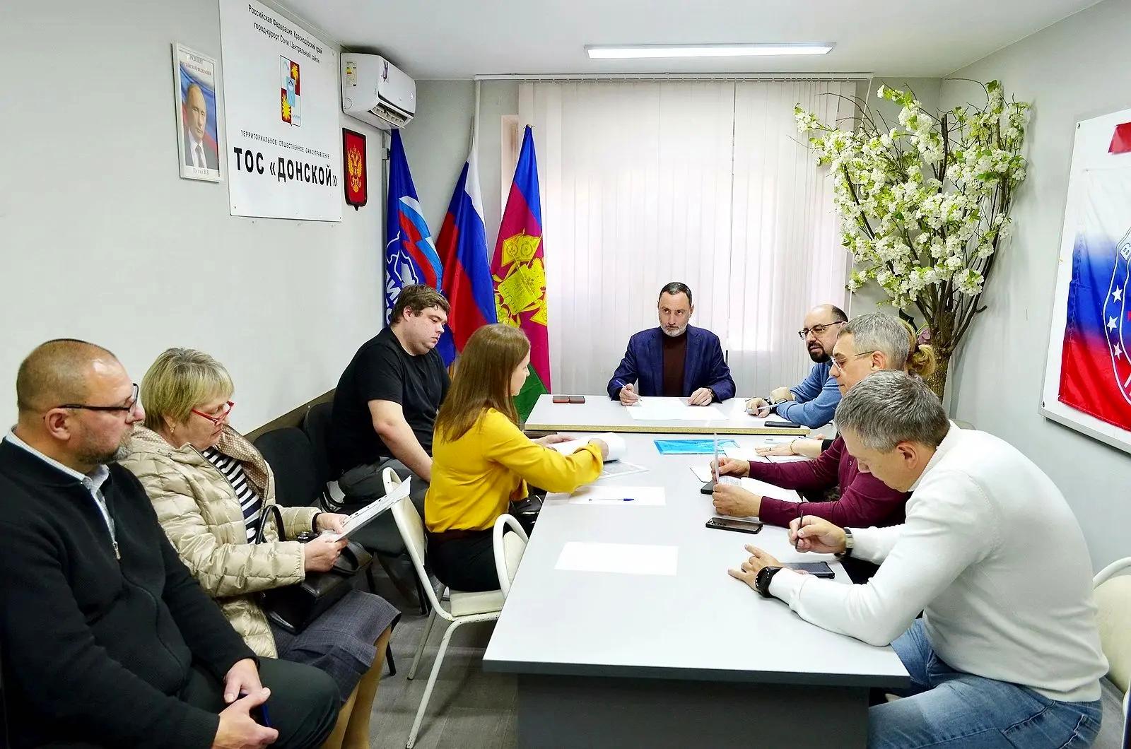 «Виктор Тепляков встретился с жителями в ТОС Донской»