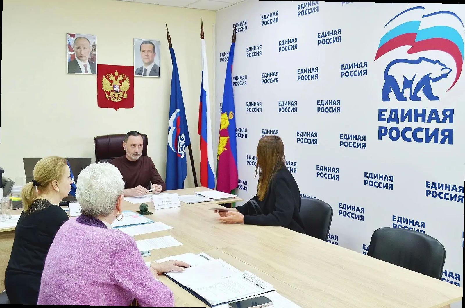 «Виктор Тепляков встретился с жителями в приёмной «Единой России»»
