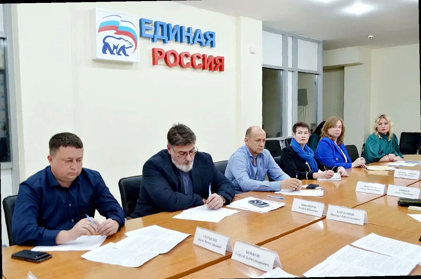 Виктор Тепляков провёл совещание по озеленению Сочи: что изменится