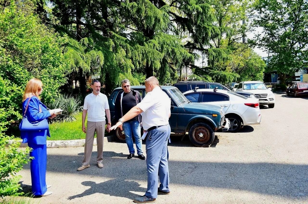 Депутат ЗСК Виктор Тепляков посетил микрорайон Гагаринский в Сочи