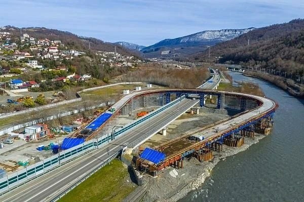 Строительство обхода Адлера: выпуск мальков кумжи в реку Мзымта