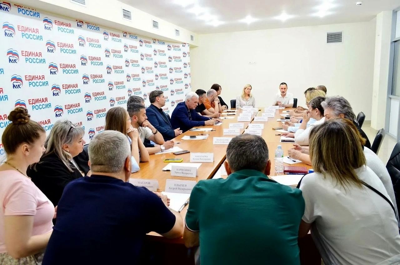 Депутат ЗСК Виктор Тепляков обсудил гуманитарную помощь в зоне СВО