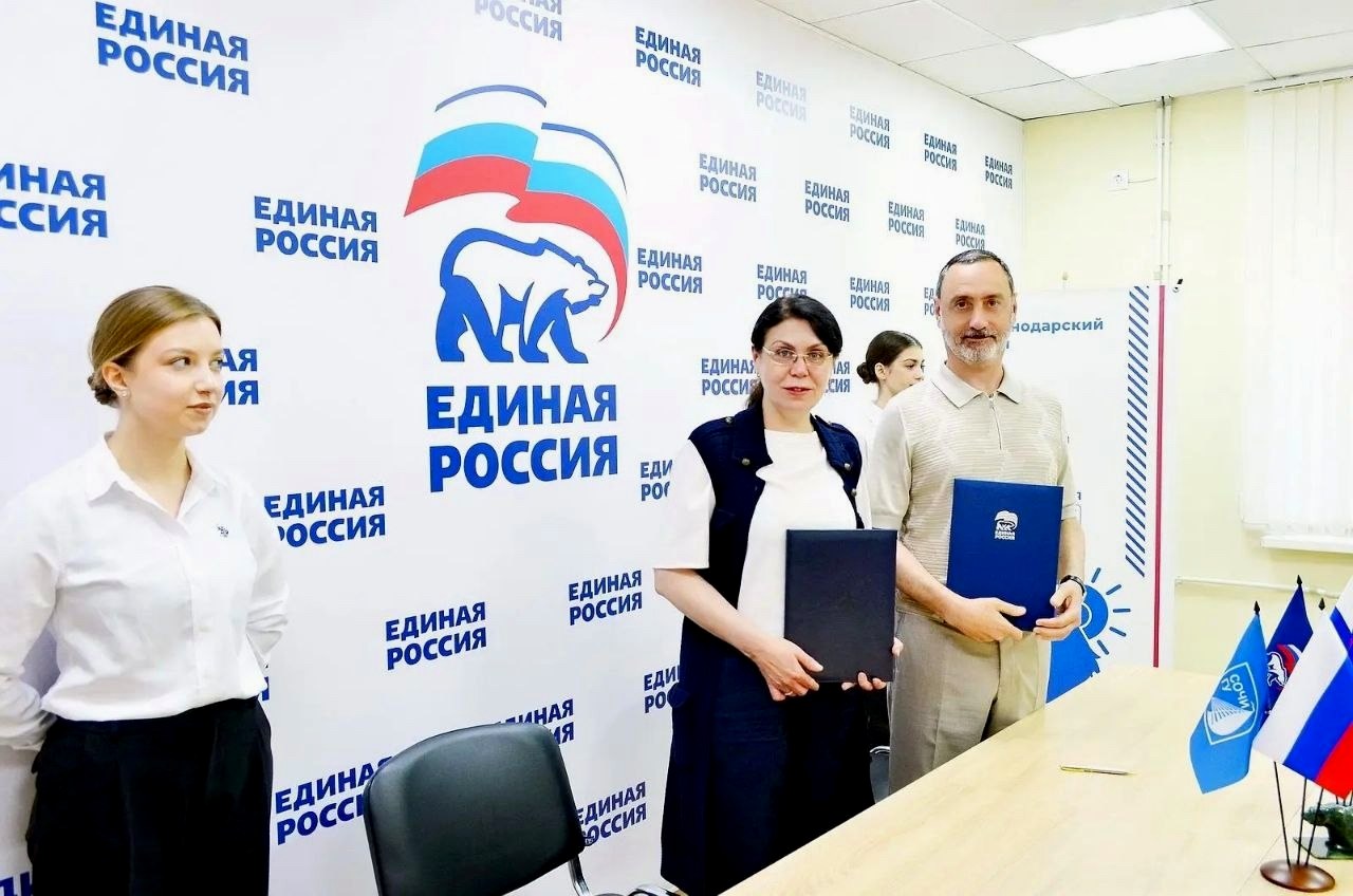 Депутат ЗСК Виктор Тепляков подписал соглашение о сотрудничестве СГУ и «Единой России