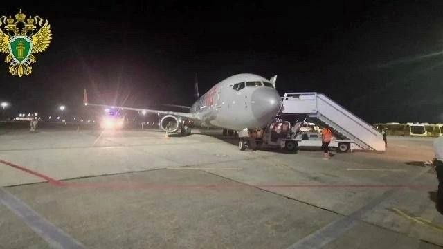 Экстренная посадка Boeing в Сочи: пассажиры отправлены в Архангельск