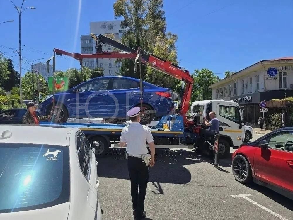 Штрафы для водителей, незаконно паркующихся у электрозаправок в Сочи