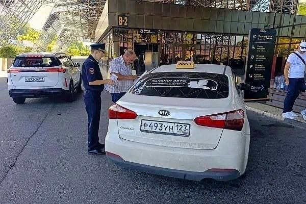 Ужесточение мер против нелегальных таксистов в Сочи в курортный сезон