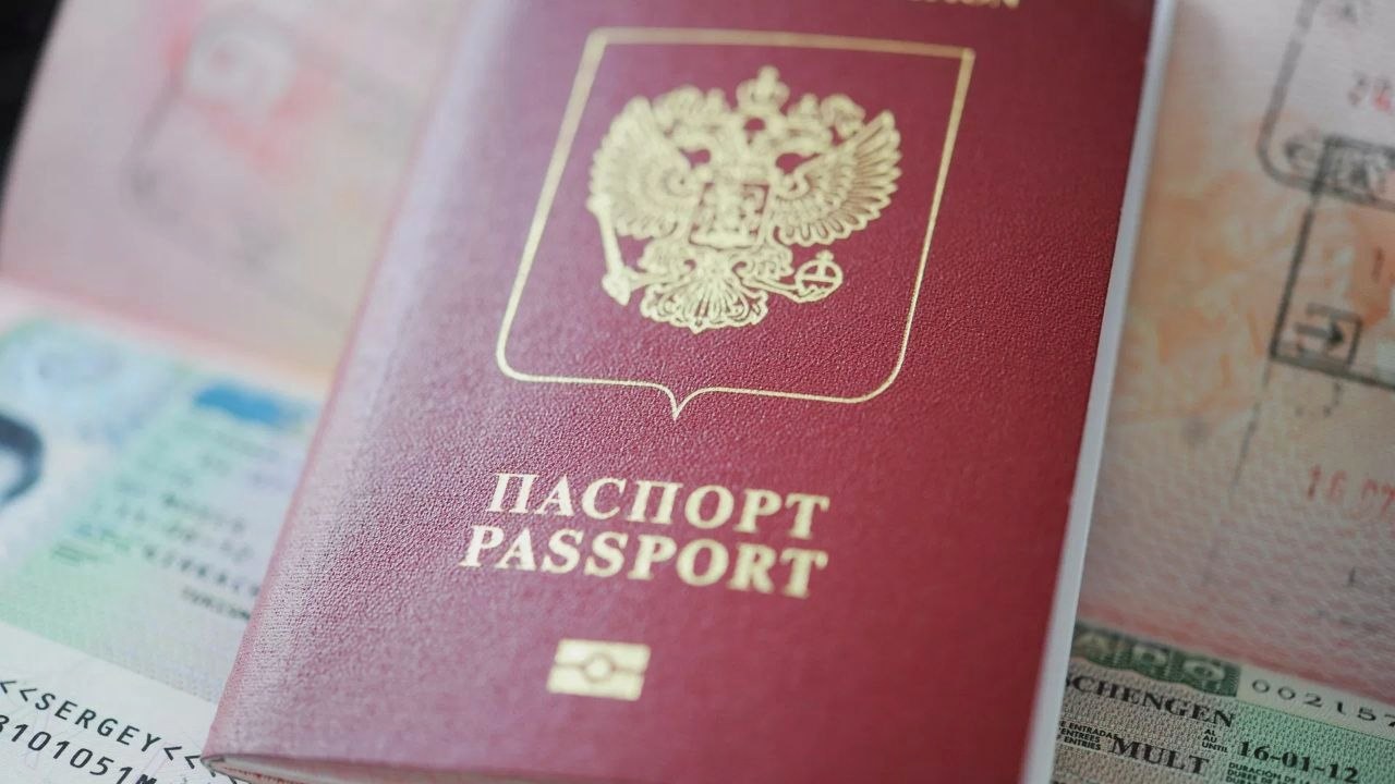 МВД предупреждает о мошенниках, предлагающих оформление биометрического загранпаспорта
