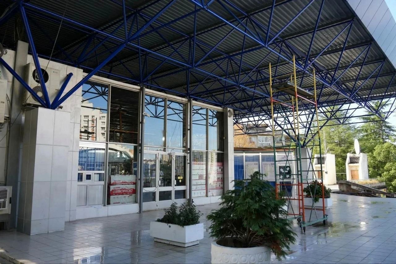 Ремонт кровли в центре культуры и кино «Сочи» осуществляется без закрытия кинозалов